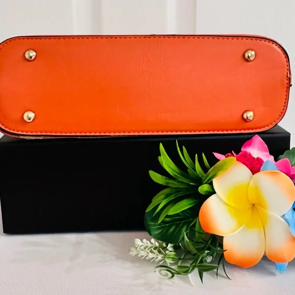 CtopoGo ~ Orange Crossbody Bag with Canvas Strap and Satin Interior - Picture 8 of 9